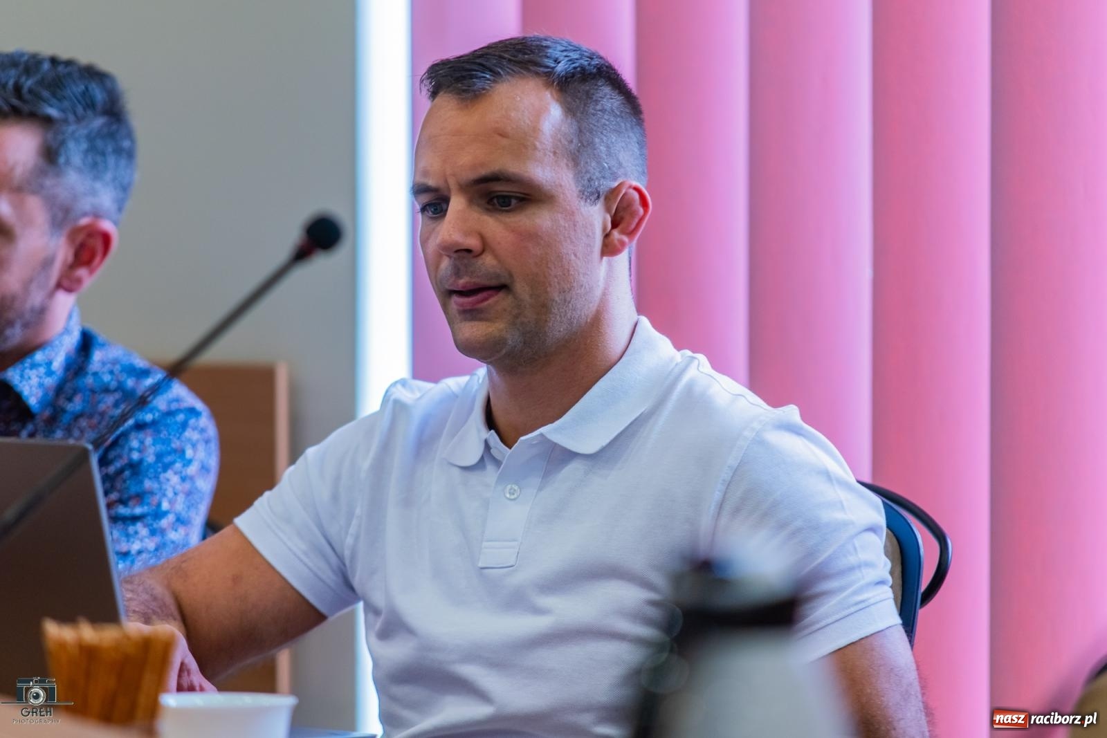 Zdjęcie w galerii na portalu naszraciborz.pl: Drogowskaz jak gorący kartofel. W ratuszu o walce z alkoholizmem i jego skutkami wiadomości z regionu