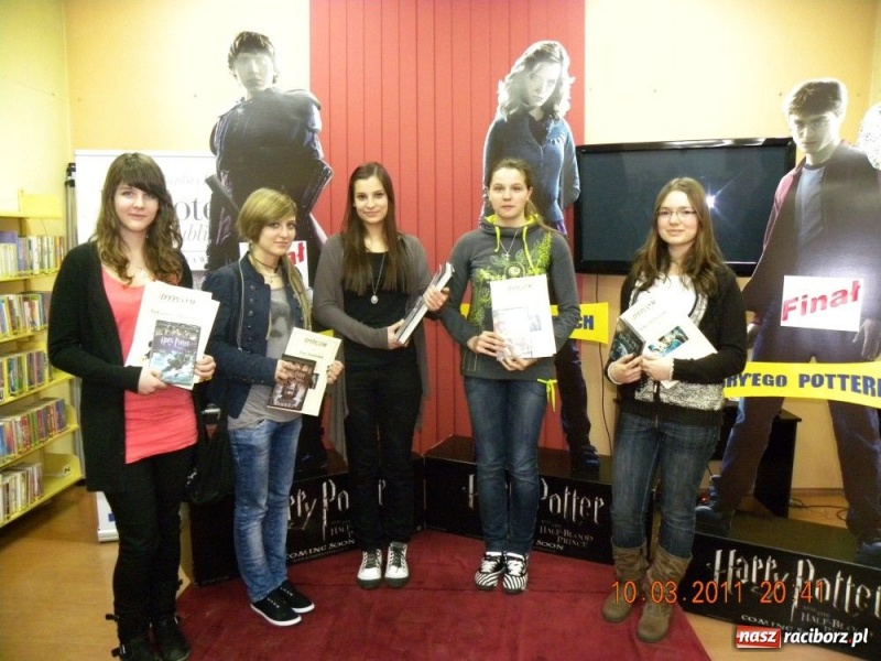 Zdjęcie w galerii na portalu naszraciborz.pl: Potteromaniaków wciąż nie brakuje wiadomości z regionu