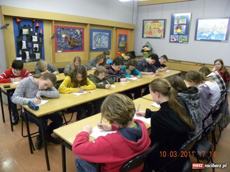 Zdjęcie w galerii na portalu naszraciborz.pl: Potteromaniaków wciąż nie brakuje wiadomości z regionu