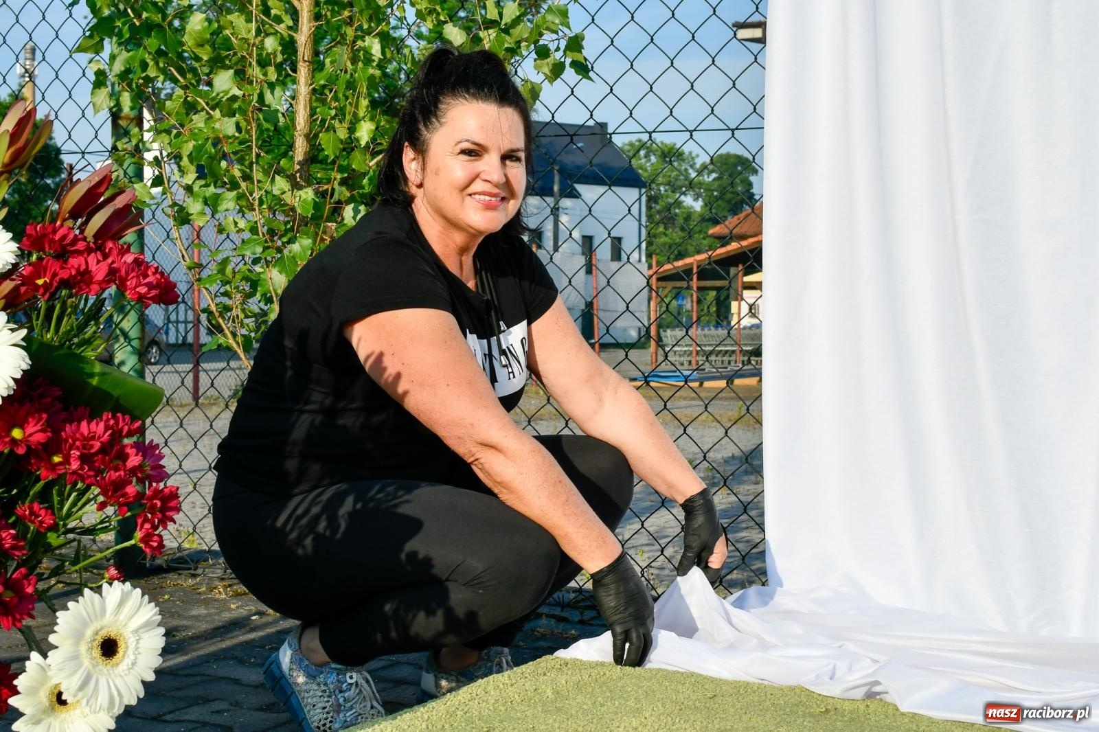 Zdjęcie w galerii na portalu naszraciborz.pl: Śródmieście, Ostróg i Płonia. Wierni od rana stroili ulice [FOTO i WIDEO] wiadomości z regionu