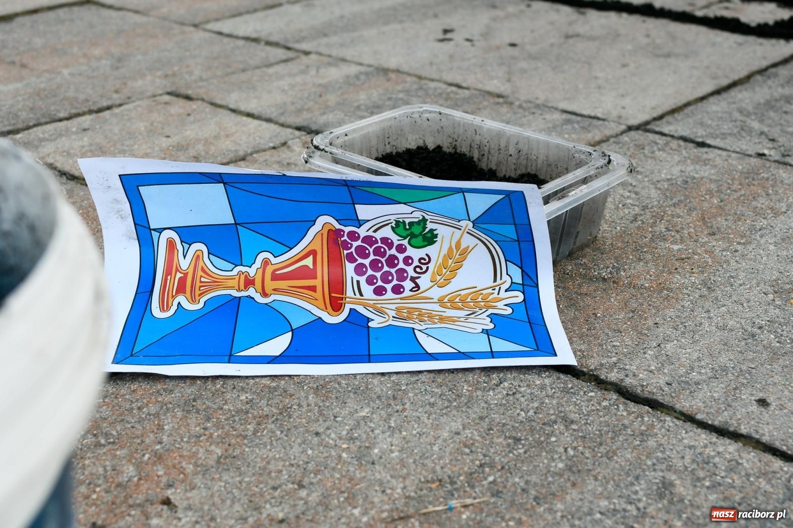 Zdjęcie w galerii na portalu naszraciborz.pl: W Brzeziu na Boże Ciało powstają prawdziwe dzieła sztuki [FOTO i WIDEO] wiadomości z regionu