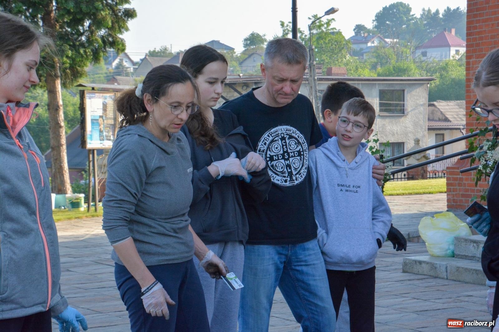 Zdjęcie w galerii na portalu naszraciborz.pl: W Brzeziu na Boże Ciało powstają prawdziwe dzieła sztuki [FOTO i WIDEO] wiadomości z regionu