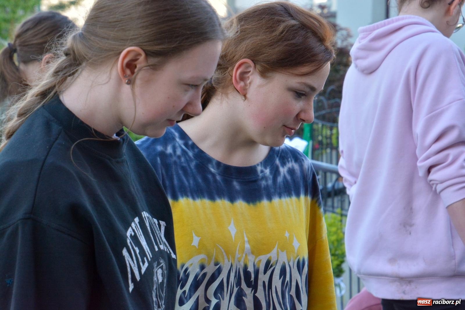 Zdjęcie w galerii na portalu naszraciborz.pl: W Brzeziu na Boże Ciało powstają prawdziwe dzieła sztuki [FOTO i WIDEO] wiadomości z regionu