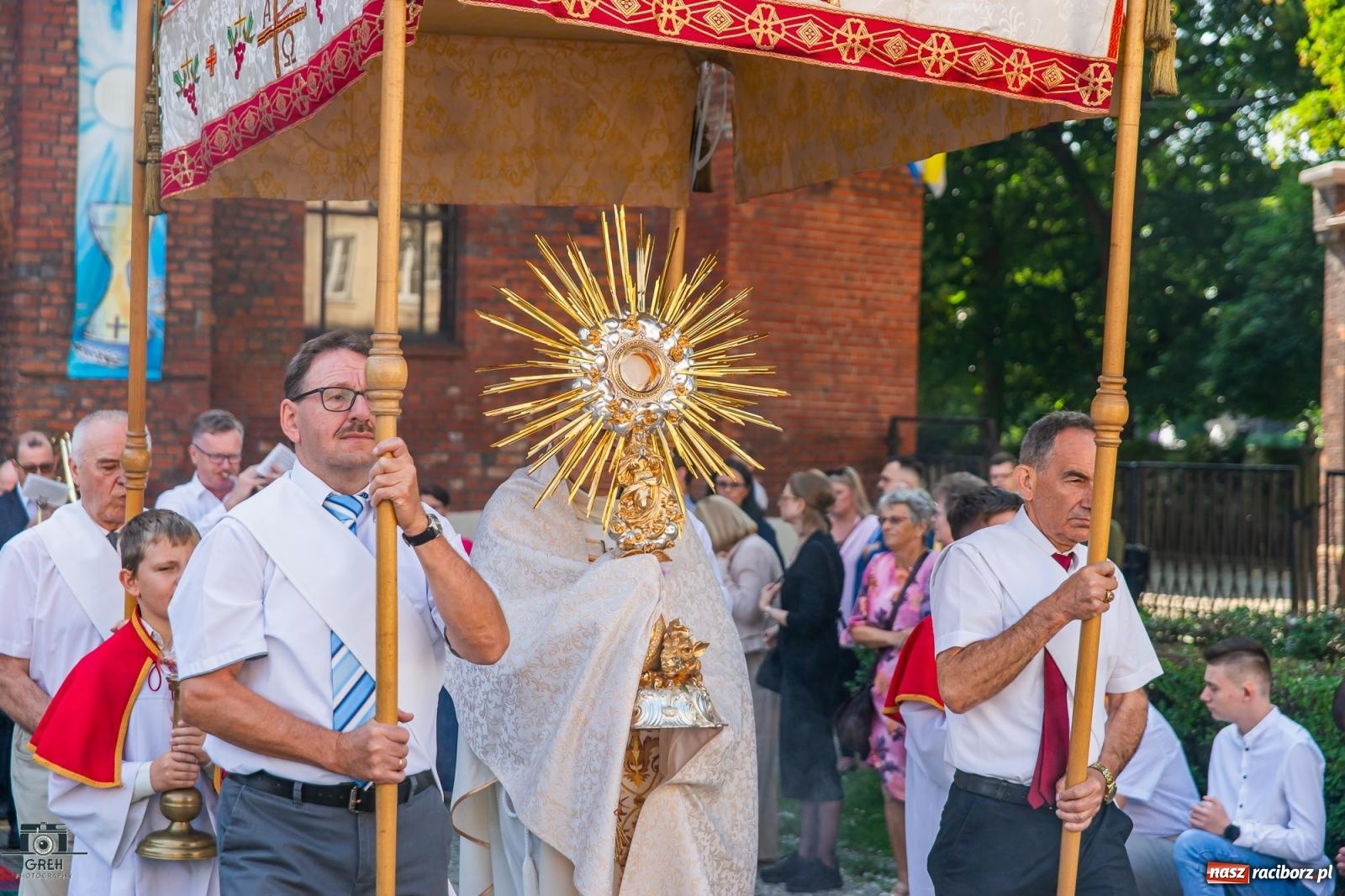Zdjęcie w galerii na portalu naszraciborz.pl: Boże Ciało na raciborskim starym mieście [FOTO i WIDEO] wiadomości z regionu