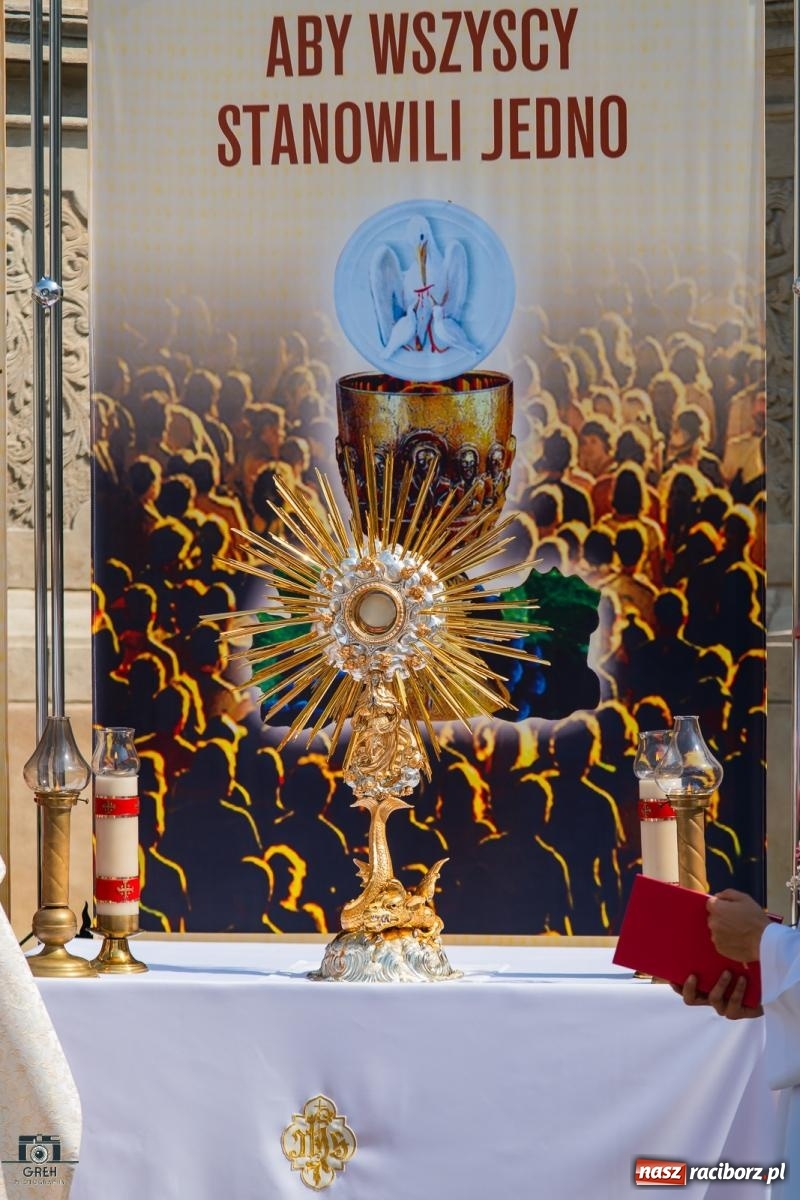 Zdjęcie w galerii na portalu naszraciborz.pl: Boże Ciało na raciborskim starym mieście [FOTO i WIDEO] wiadomości z regionu