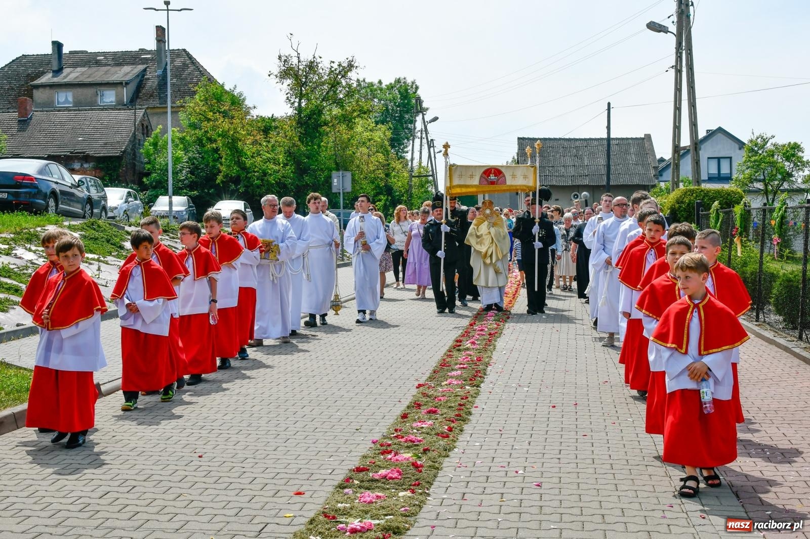 Zdjęcie w galerii na portalu naszraciborz.pl: Brzeskie Boże Ciało. Piękne śląskie akcenty [FOTO i WIDEO] wiadomości z regionu