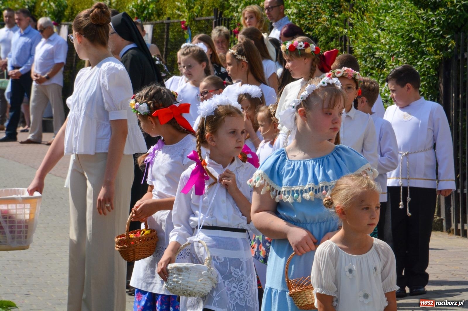Zdjęcie w galerii na portalu naszraciborz.pl: Brzeskie Boże Ciało. Piękne śląskie akcenty [FOTO i WIDEO] wiadomości z regionu