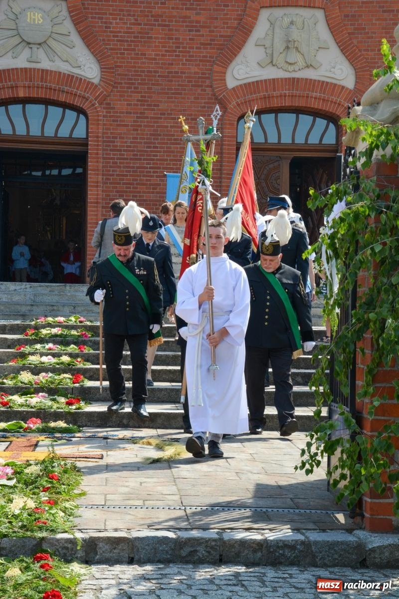 Zdjęcie w galerii na portalu naszraciborz.pl: Brzeskie Boże Ciało. Piękne śląskie akcenty [FOTO i WIDEO] wiadomości z regionu