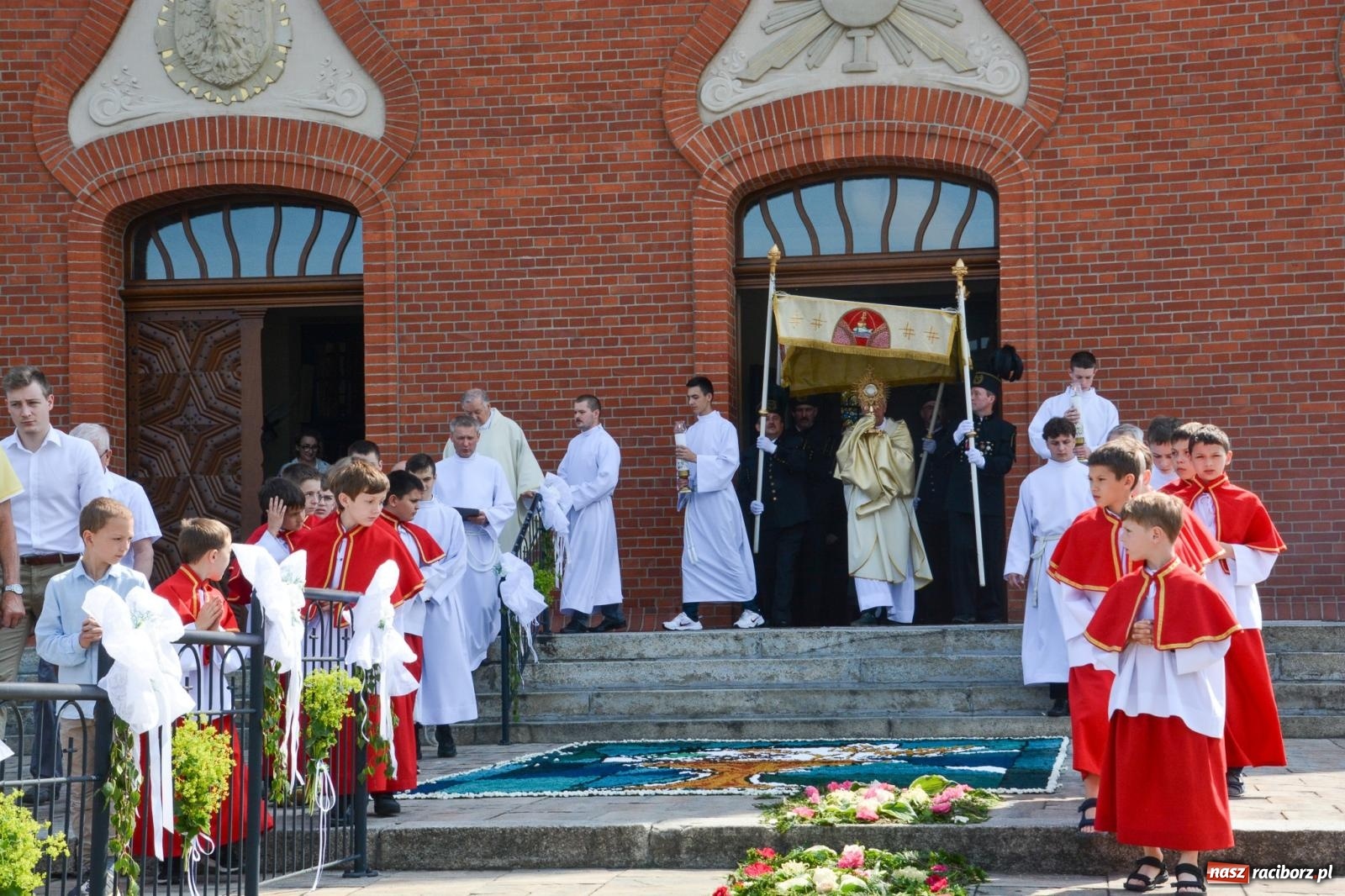 Zdjęcie w galerii na portalu naszraciborz.pl: Brzeskie Boże Ciało. Piękne śląskie akcenty [FOTO i WIDEO] wiadomości z regionu
