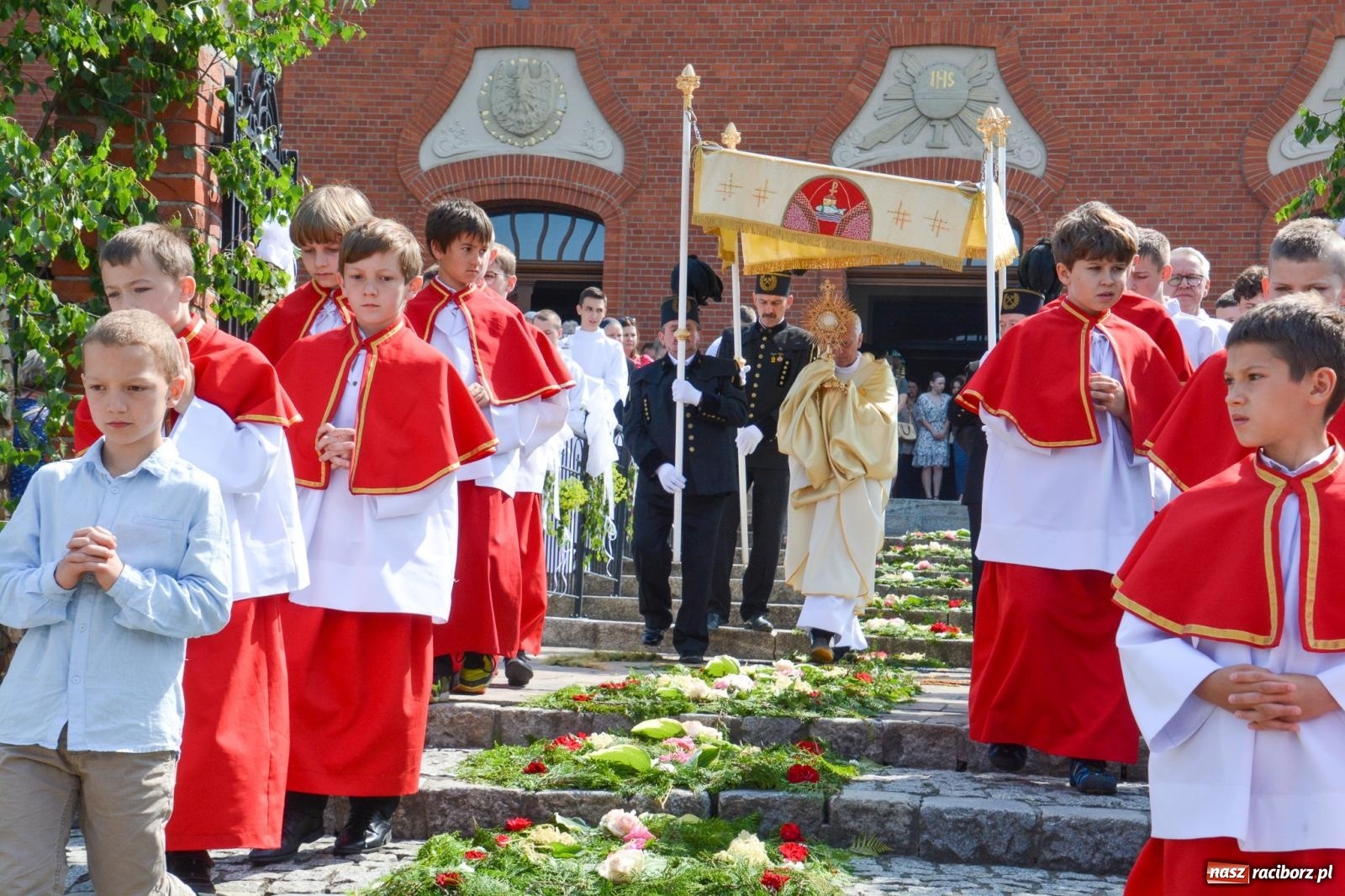 Zdjęcie w galerii na portalu naszraciborz.pl: Brzeskie Boże Ciało. Piękne śląskie akcenty [FOTO i WIDEO] wiadomości z regionu