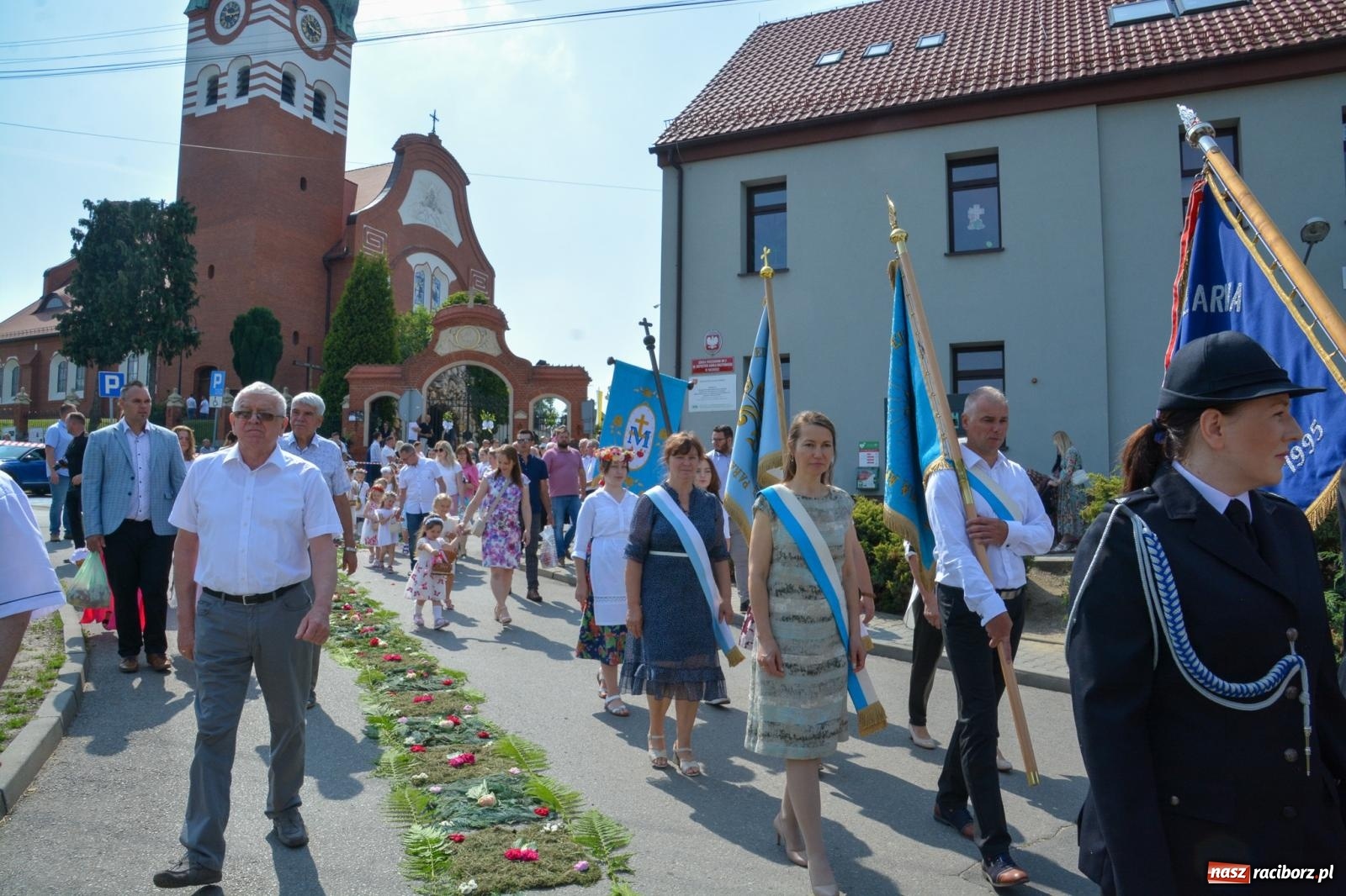 Zdjęcie w galerii na portalu naszraciborz.pl: Brzeskie Boże Ciało. Piękne śląskie akcenty [FOTO i WIDEO] wiadomości z regionu