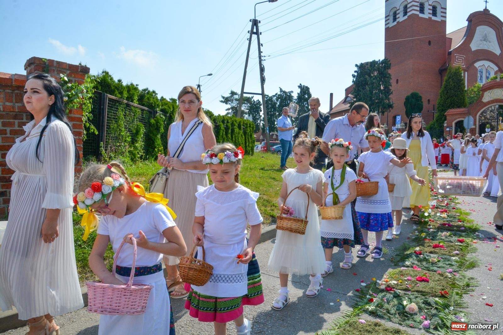 Zdjęcie w galerii na portalu naszraciborz.pl: Brzeskie Boże Ciało. Piękne śląskie akcenty [FOTO i WIDEO] wiadomości z regionu