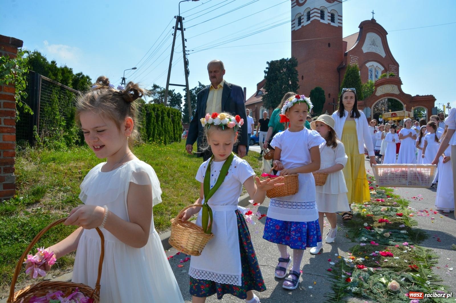 Zdjęcie w galerii na portalu naszraciborz.pl: Brzeskie Boże Ciało. Piękne śląskie akcenty [FOTO i WIDEO] wiadomości z regionu
