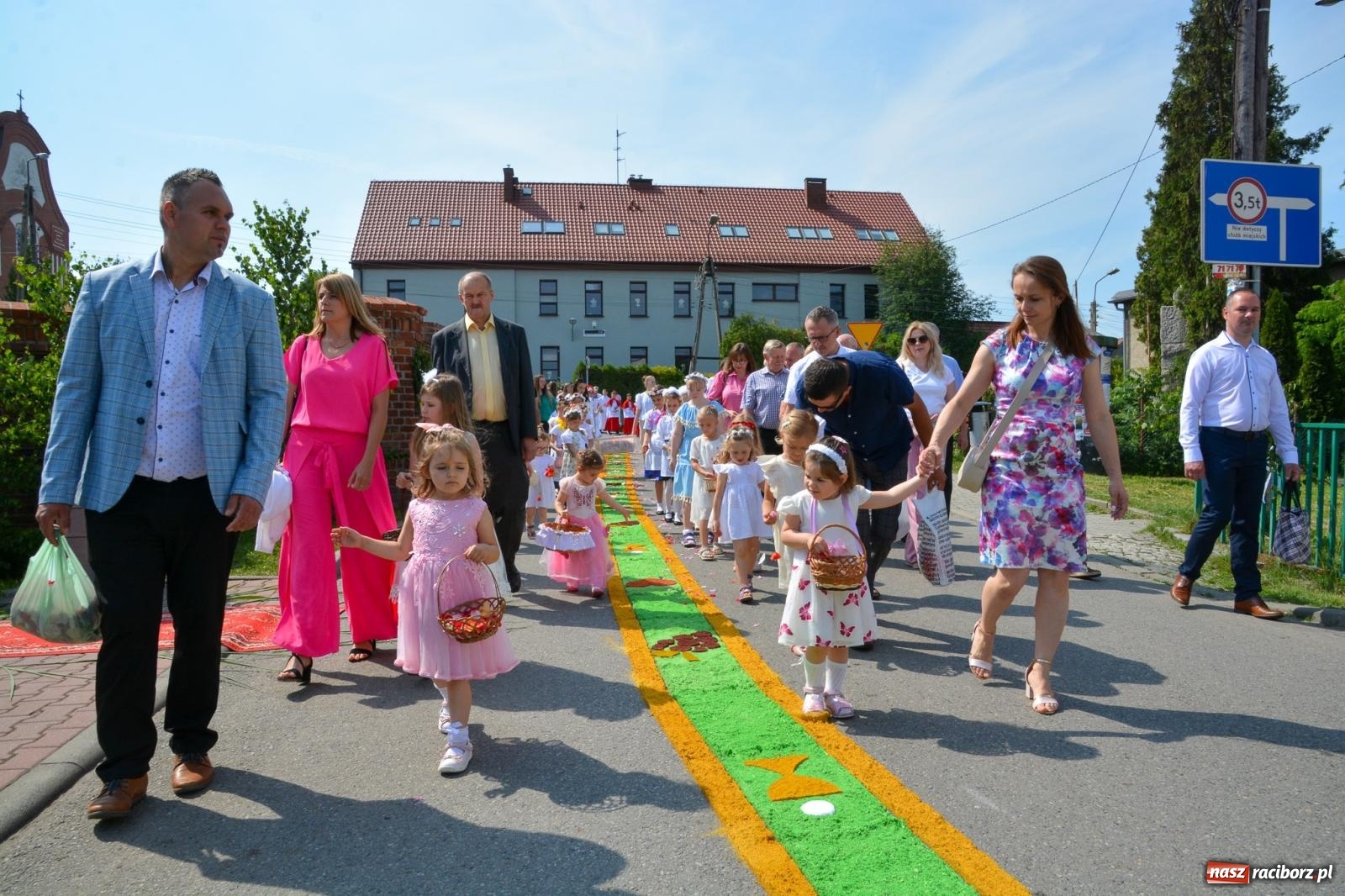 Zdjęcie w galerii na portalu naszraciborz.pl: Brzeskie Boże Ciało. Piękne śląskie akcenty [FOTO i WIDEO] wiadomości z regionu
