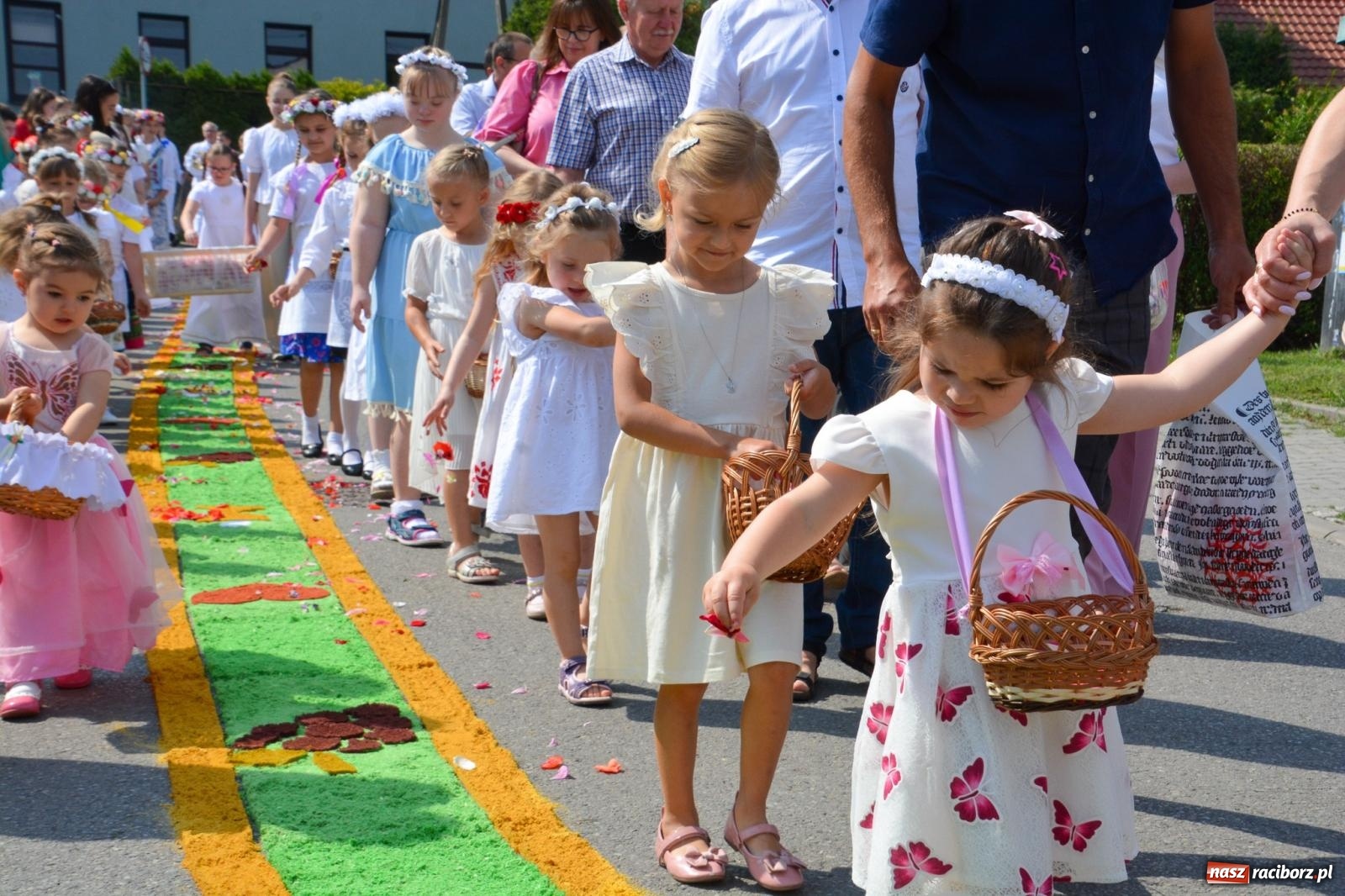 Zdjęcie w galerii na portalu naszraciborz.pl: Brzeskie Boże Ciało. Piękne śląskie akcenty [FOTO i WIDEO] wiadomości z regionu