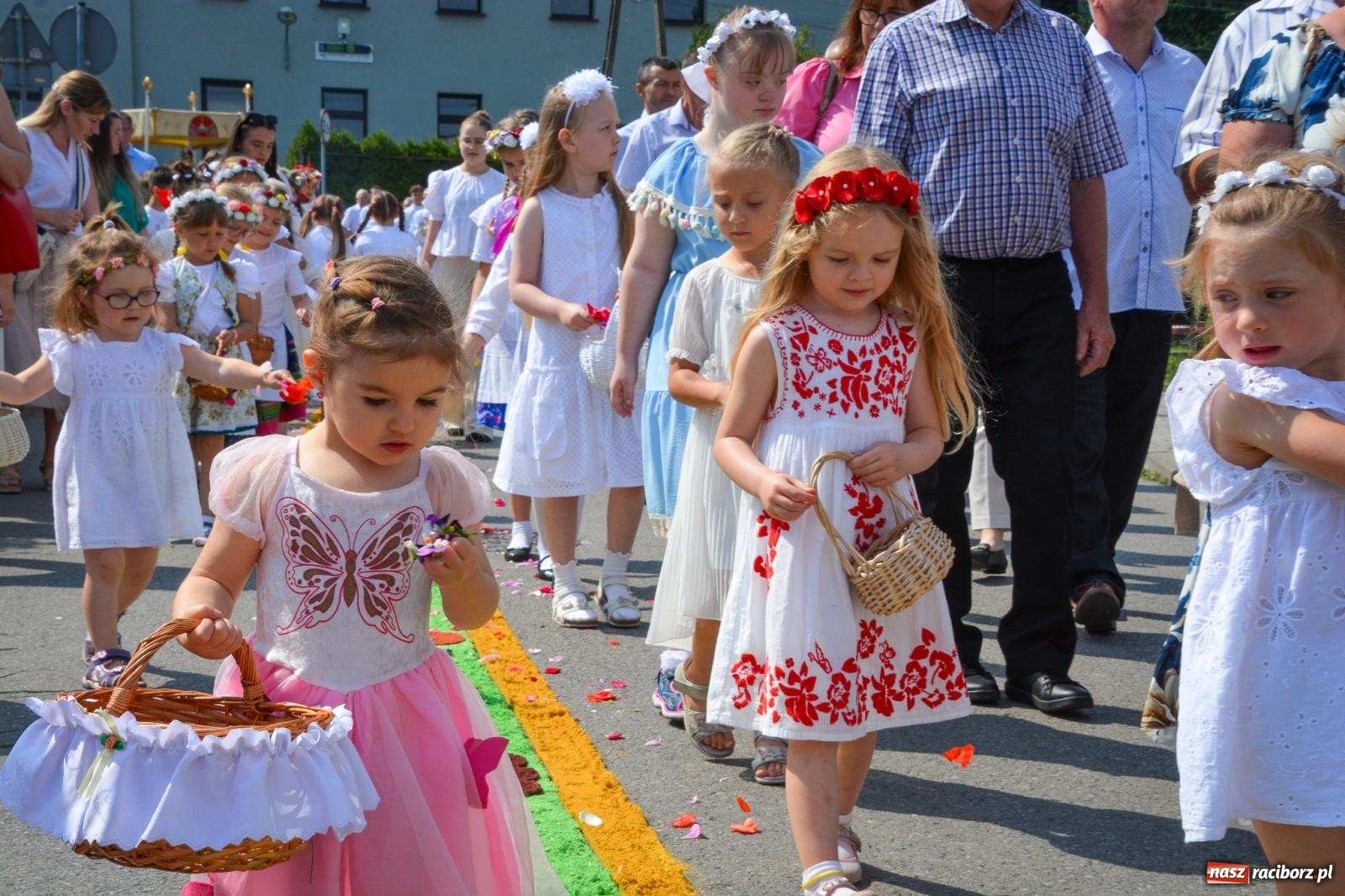 Zdjęcie w galerii na portalu naszraciborz.pl: Brzeskie Boże Ciało. Piękne śląskie akcenty [FOTO i WIDEO] wiadomości z regionu