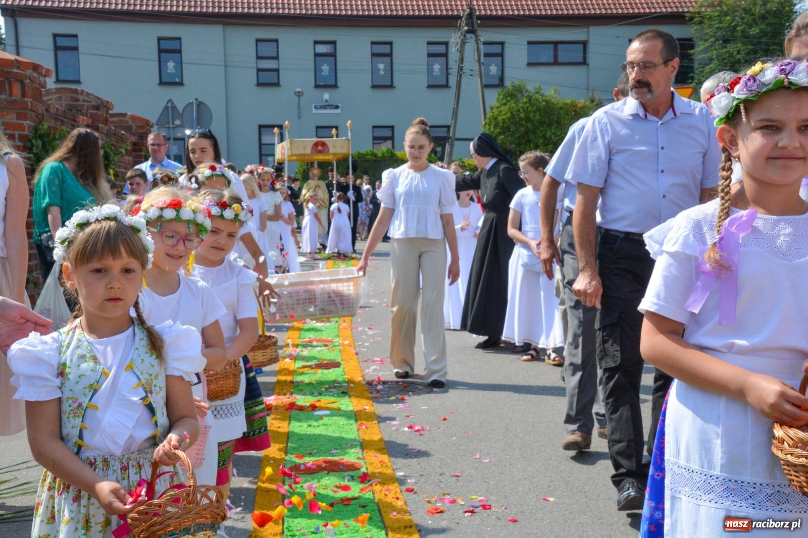 Zdjęcie w galerii na portalu naszraciborz.pl: Brzeskie Boże Ciało. Piękne śląskie akcenty [FOTO i WIDEO] wiadomości z regionu