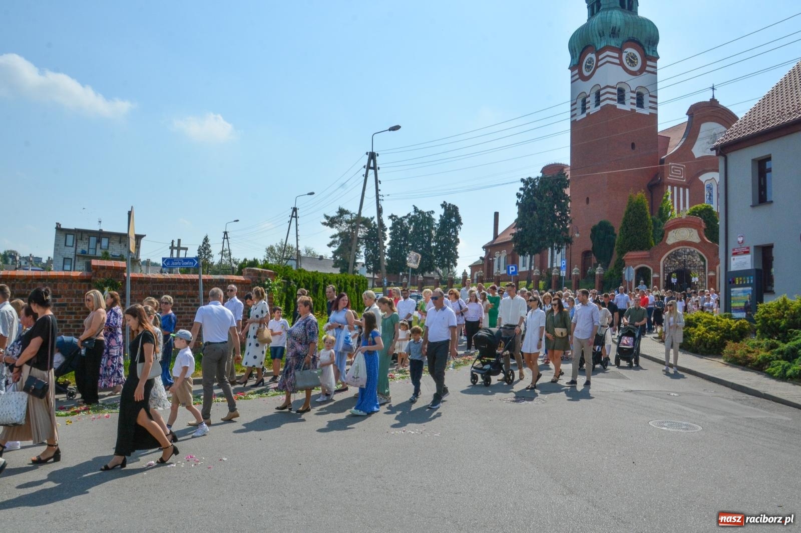 Zdjęcie w galerii na portalu naszraciborz.pl: Brzeskie Boże Ciało. Piękne śląskie akcenty [FOTO i WIDEO] wiadomości z regionu