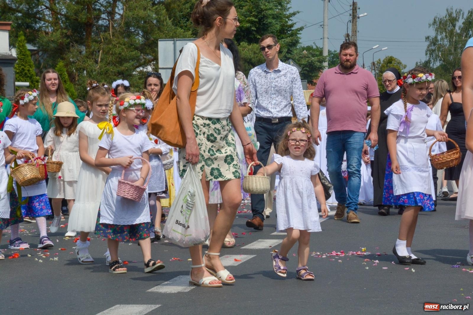 Zdjęcie w galerii na portalu naszraciborz.pl: Brzeskie Boże Ciało. Piękne śląskie akcenty [FOTO i WIDEO] wiadomości z regionu