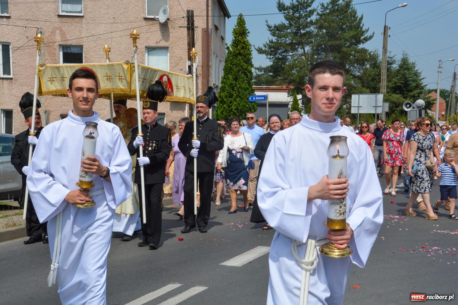 Zdjęcie w galerii na portalu naszraciborz.pl: Brzeskie Boże Ciało. Piękne śląskie akcenty [FOTO i WIDEO] wiadomości z regionu