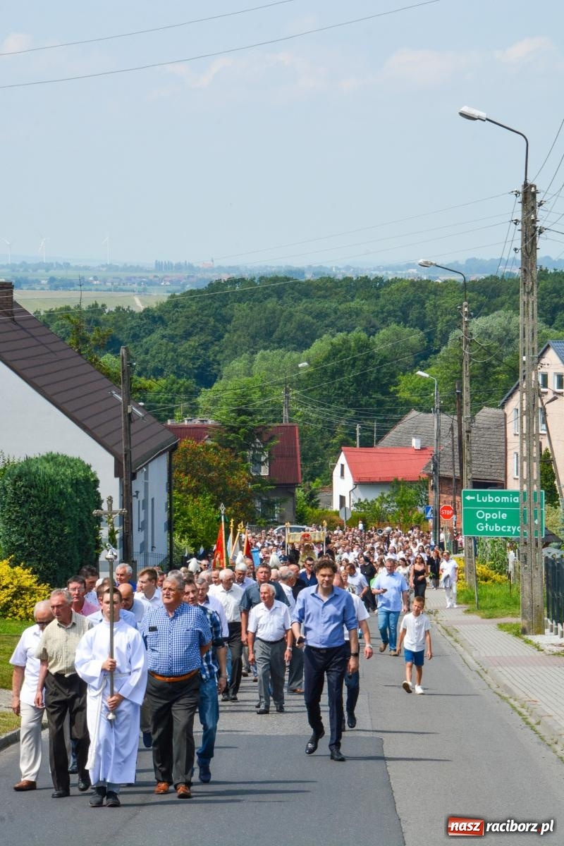 Zdjęcie w galerii na portalu naszraciborz.pl: Brzeskie Boże Ciało. Piękne śląskie akcenty [FOTO i WIDEO] wiadomości z regionu