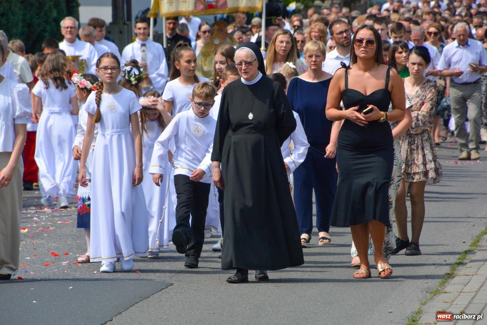 Zdjęcie w galerii na portalu naszraciborz.pl: Brzeskie Boże Ciało. Piękne śląskie akcenty [FOTO i WIDEO] wiadomości z regionu
