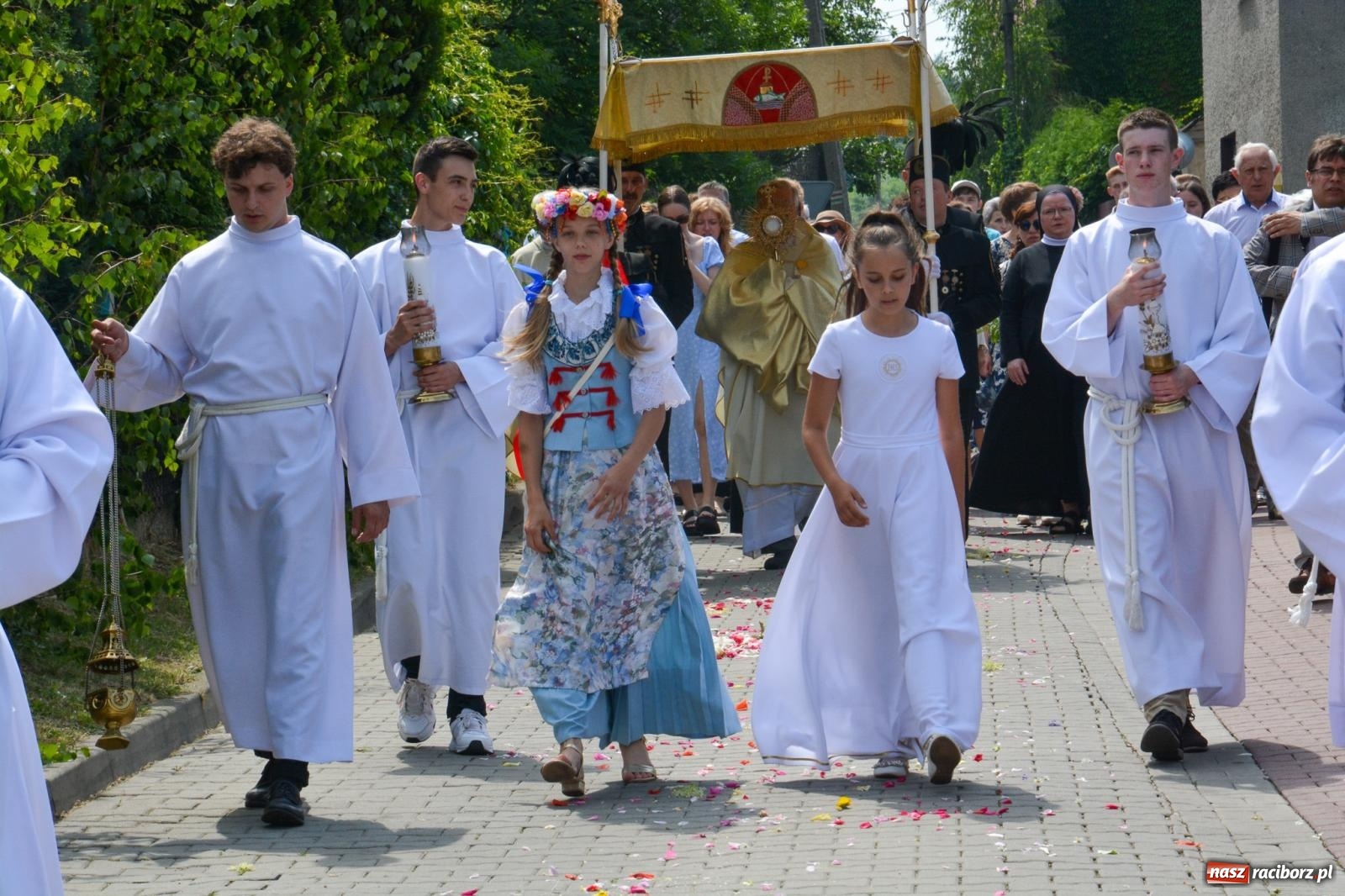 Zdjęcie w galerii na portalu naszraciborz.pl: Brzeskie Boże Ciało. Piękne śląskie akcenty [FOTO i WIDEO] wiadomości z regionu