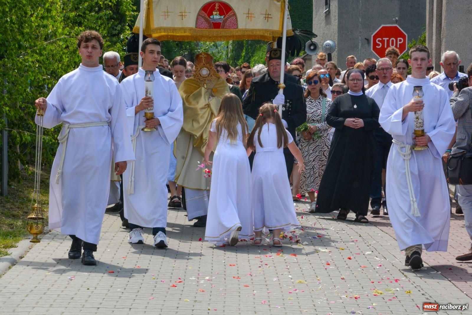 Zdjęcie w galerii na portalu naszraciborz.pl: Brzeskie Boże Ciało. Piękne śląskie akcenty [FOTO i WIDEO] wiadomości z regionu