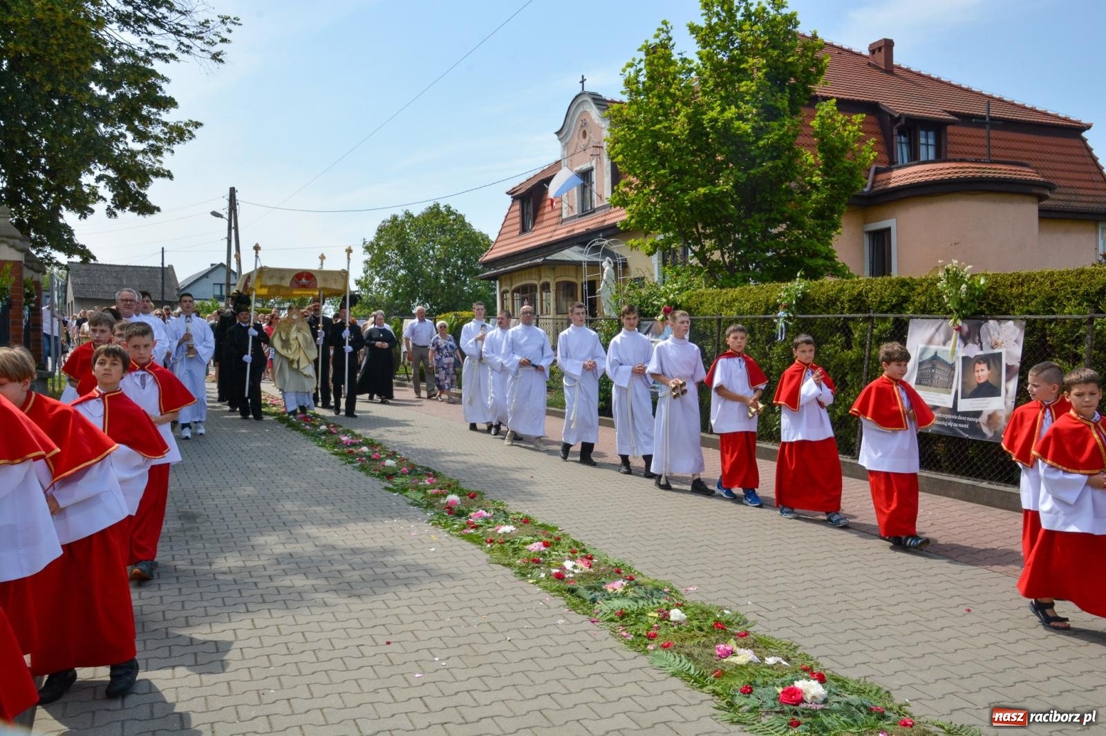 Zdjęcie w galerii na portalu naszraciborz.pl: Brzeskie Boże Ciało. Piękne śląskie akcenty [FOTO i WIDEO] wiadomości z regionu