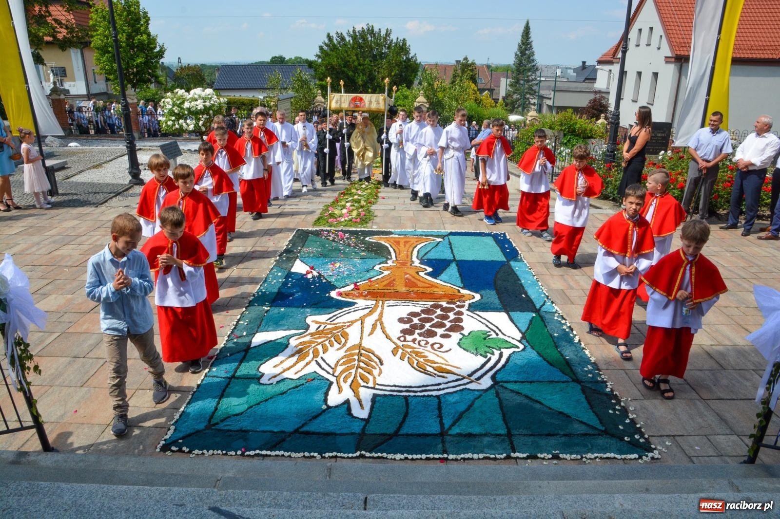 Zdjęcie w galerii na portalu naszraciborz.pl: Brzeskie Boże Ciało. Piękne śląskie akcenty [FOTO i WIDEO] wiadomości z regionu