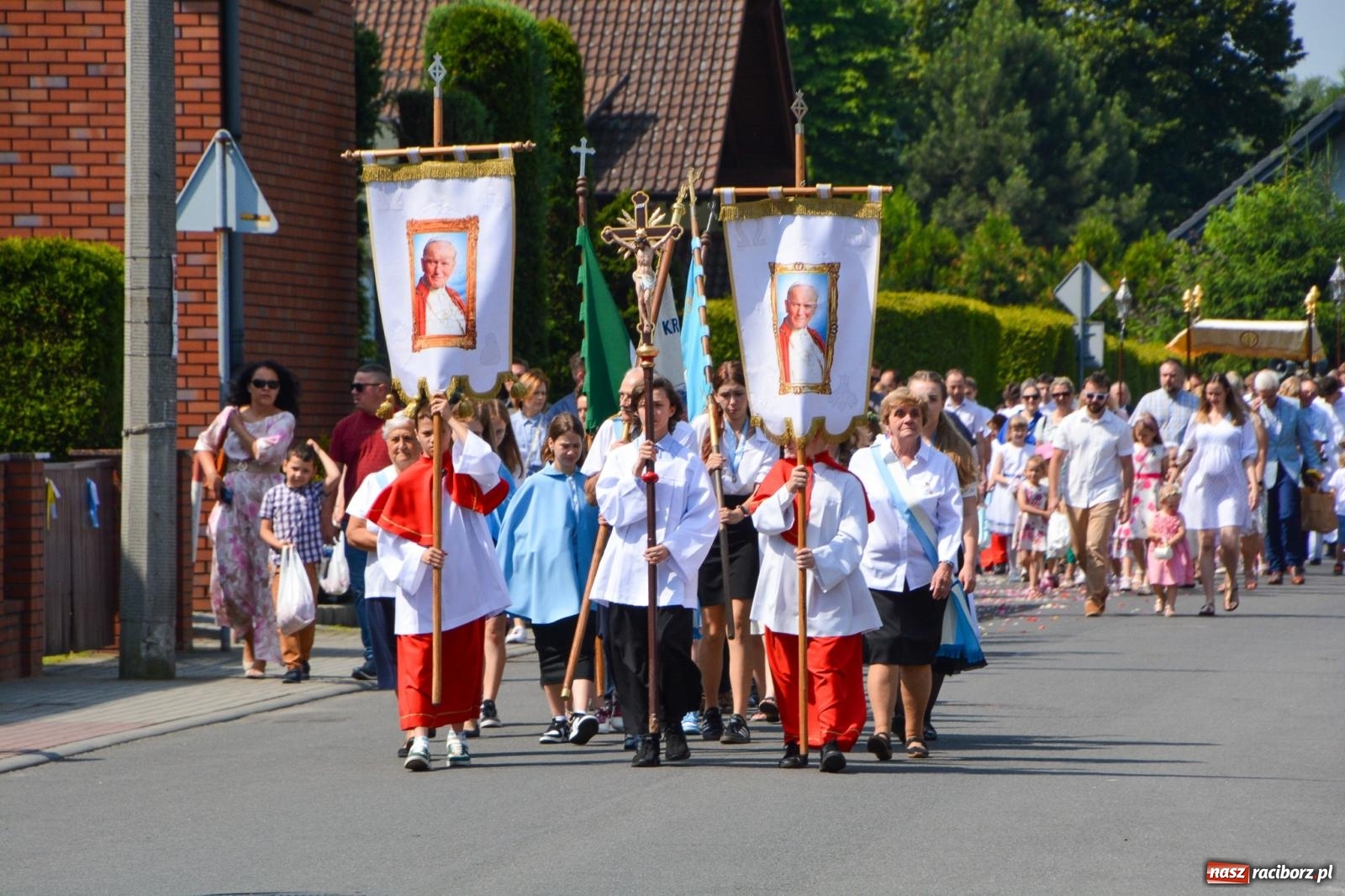 Zdjęcie w galerii na portalu naszraciborz.pl: Procesja Bożego Ciała na Ostrogu [FOTO i WIDEO] wiadomości z regionu