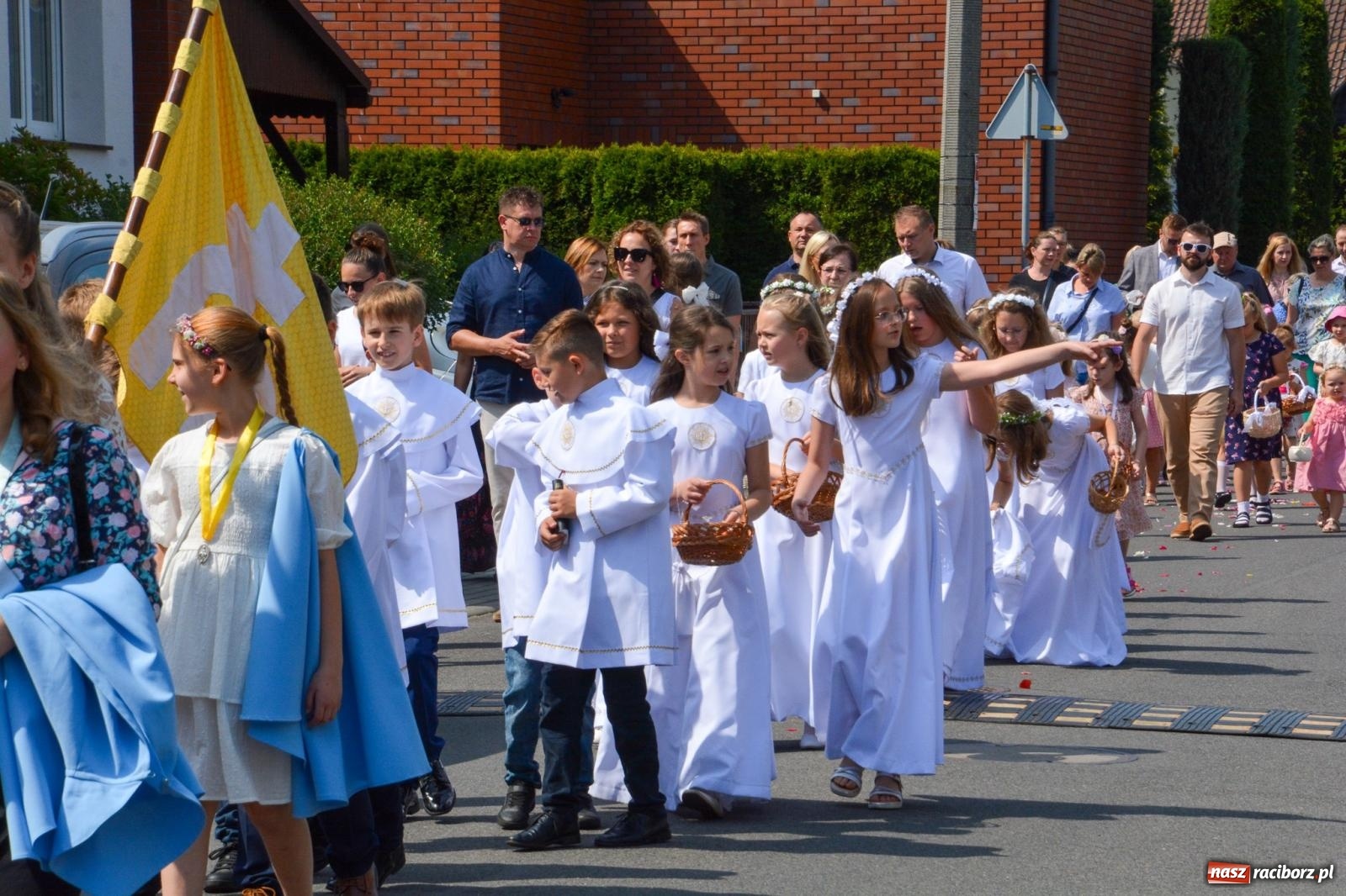 Zdjęcie w galerii na portalu naszraciborz.pl: Procesja Bożego Ciała na Ostrogu [FOTO i WIDEO] wiadomości z regionu