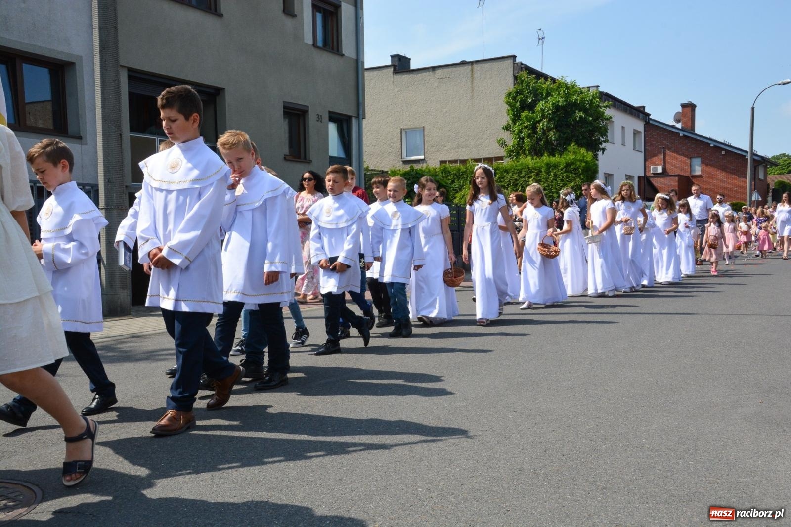 Zdjęcie w galerii na portalu naszraciborz.pl: Procesja Bożego Ciała na Ostrogu [FOTO i WIDEO] wiadomości z regionu