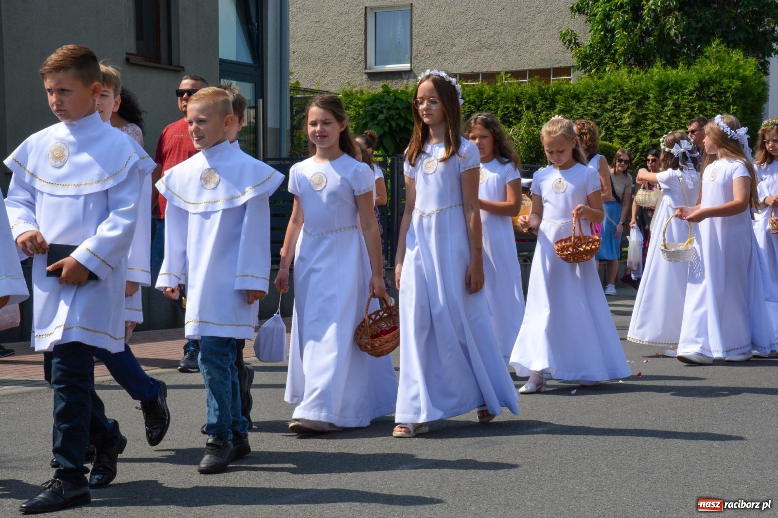 Zdjęcie w galerii na portalu naszraciborz.pl: Procesja Bożego Ciała na Ostrogu [FOTO i WIDEO] wiadomości z regionu