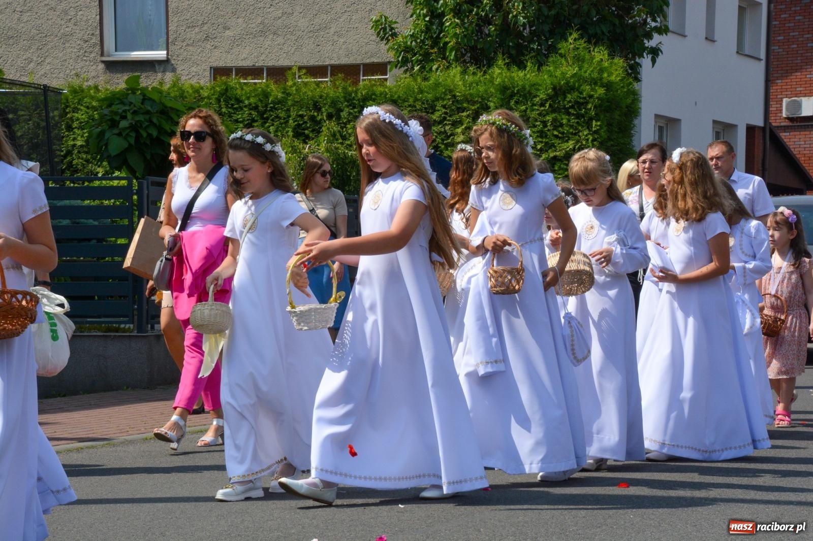 Zdjęcie w galerii na portalu naszraciborz.pl: Procesja Bożego Ciała na Ostrogu [FOTO i WIDEO] wiadomości z regionu