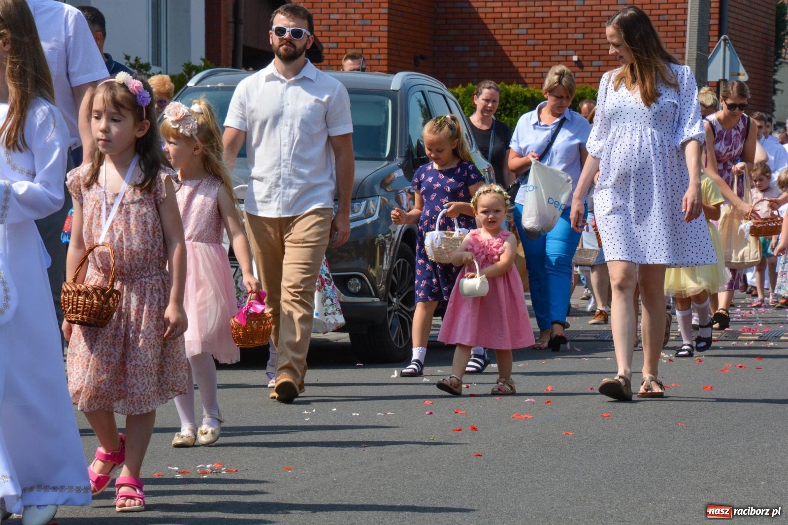 Zdjęcie w galerii na portalu naszraciborz.pl: Procesja Bożego Ciała na Ostrogu [FOTO i WIDEO] wiadomości z regionu