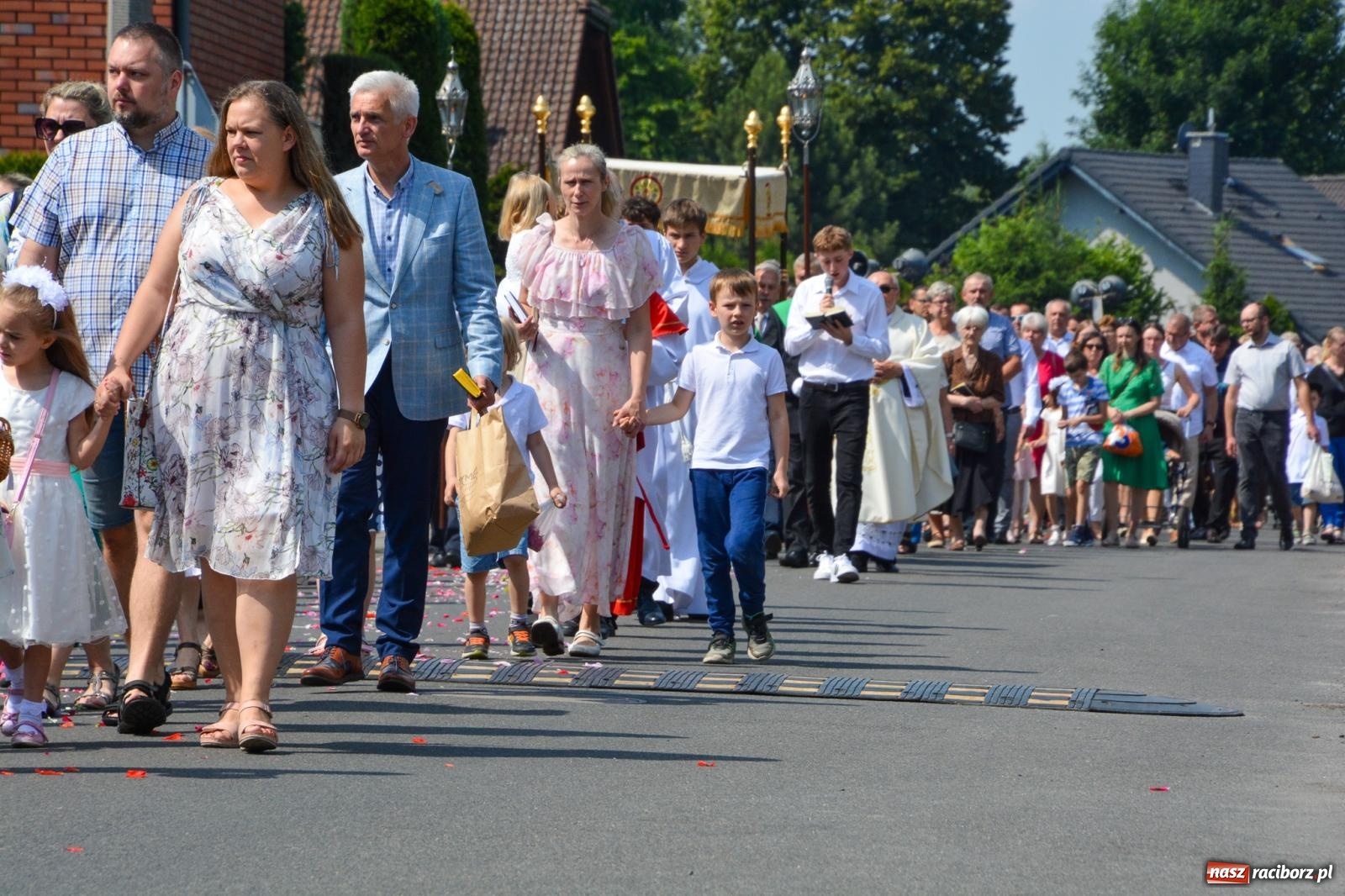 Zdjęcie w galerii na portalu naszraciborz.pl: Procesja Bożego Ciała na Ostrogu [FOTO i WIDEO] wiadomości z regionu