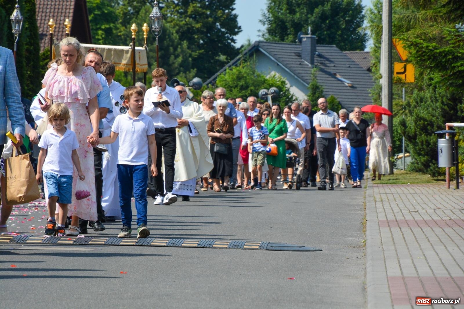 Zdjęcie w galerii na portalu naszraciborz.pl: Procesja Bożego Ciała na Ostrogu [FOTO i WIDEO] wiadomości z regionu