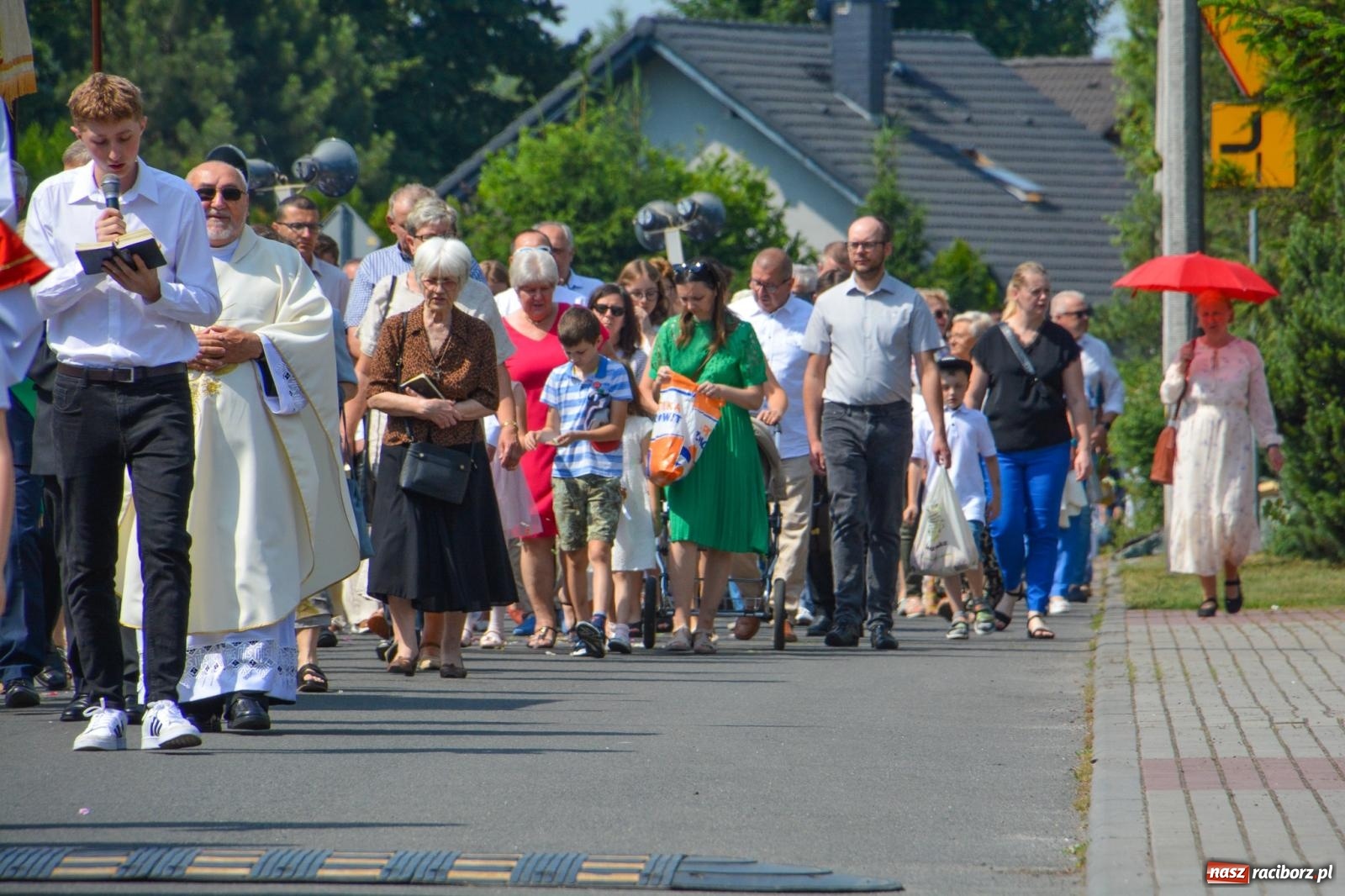 Zdjęcie w galerii na portalu naszraciborz.pl: Procesja Bożego Ciała na Ostrogu [FOTO i WIDEO] wiadomości z regionu