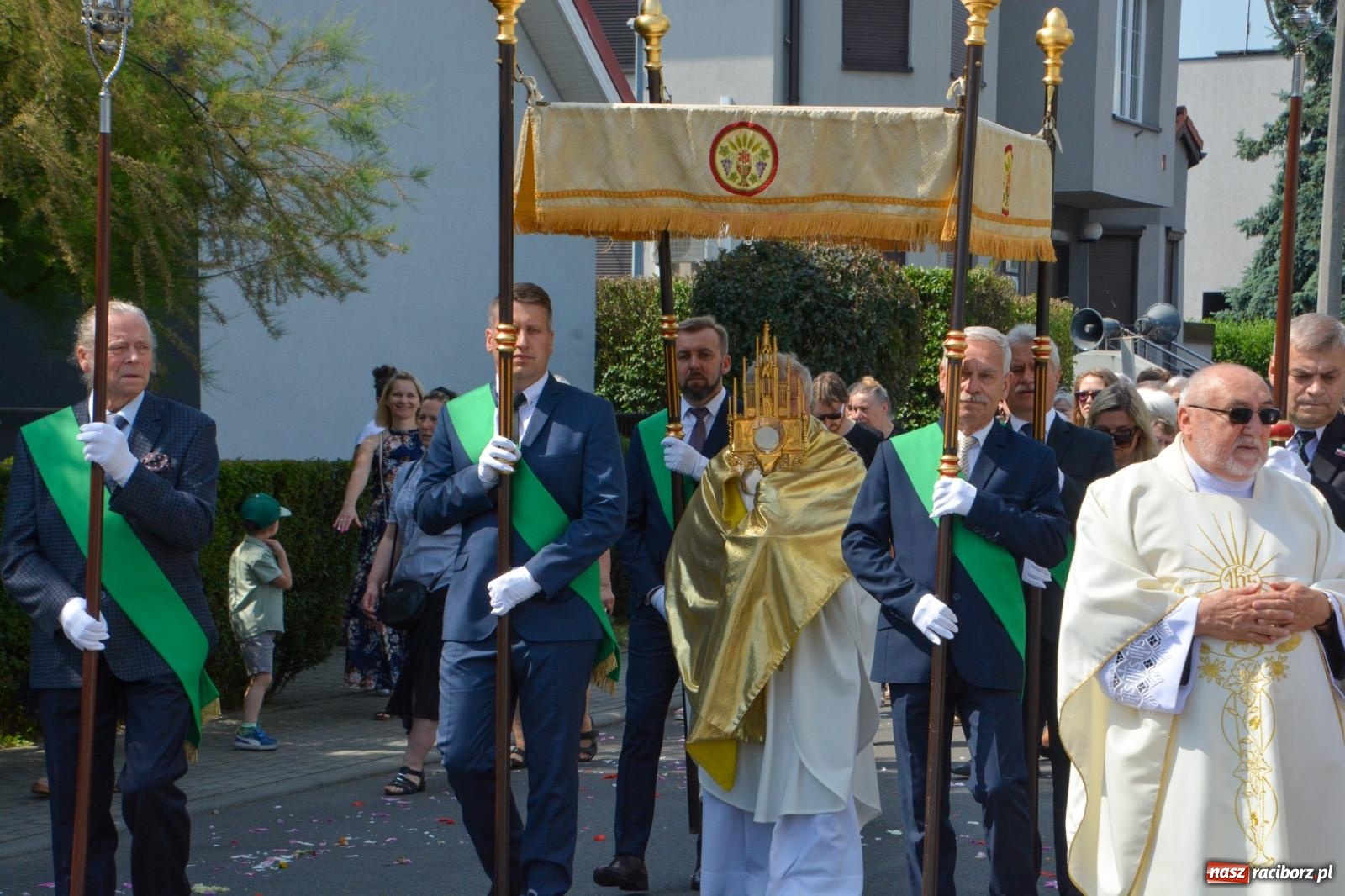 Zdjęcie w galerii na portalu naszraciborz.pl: Procesja Bożego Ciała na Ostrogu [FOTO i WIDEO] wiadomości z regionu