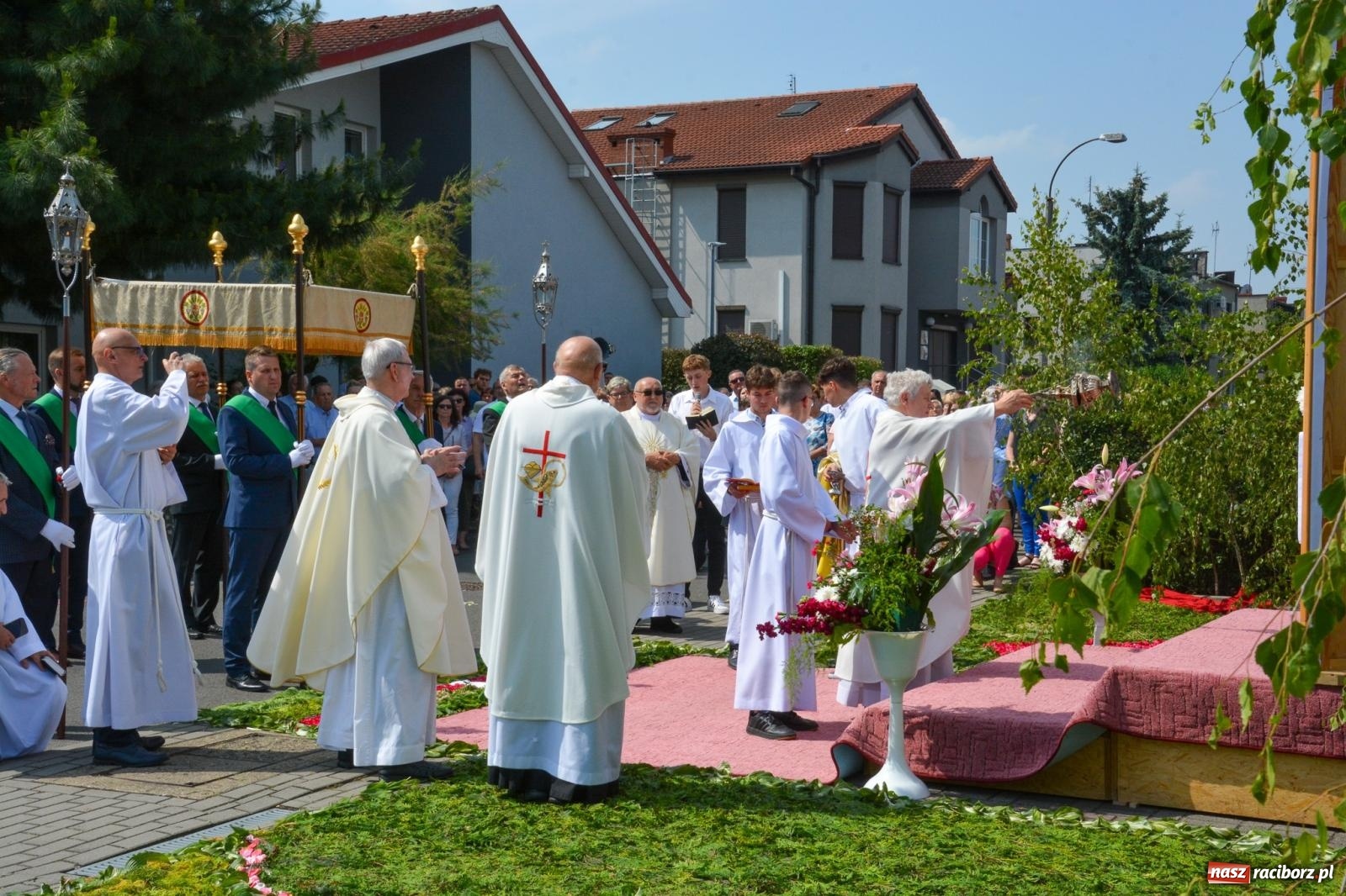 Zdjęcie w galerii na portalu naszraciborz.pl: Procesja Bożego Ciała na Ostrogu [FOTO i WIDEO] wiadomości z regionu