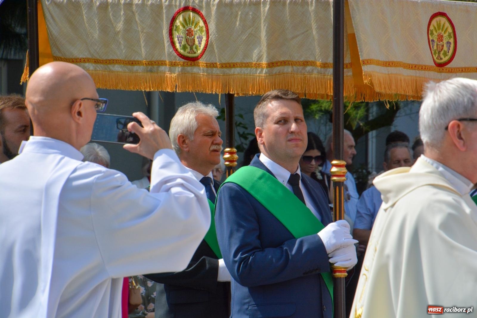 Zdjęcie w galerii na portalu naszraciborz.pl: Procesja Bożego Ciała na Ostrogu [FOTO i WIDEO] wiadomości z regionu