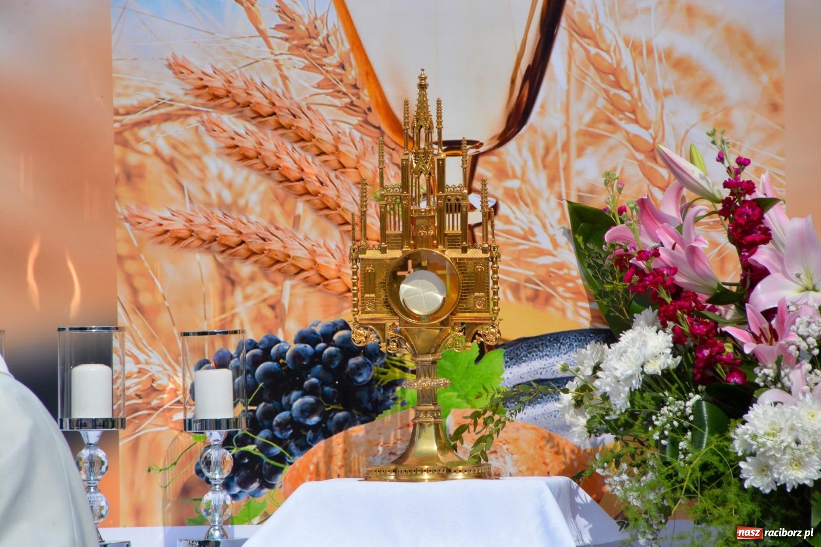 Zdjęcie w galerii na portalu naszraciborz.pl: Procesja Bożego Ciała na Ostrogu [FOTO i WIDEO] wiadomości z regionu