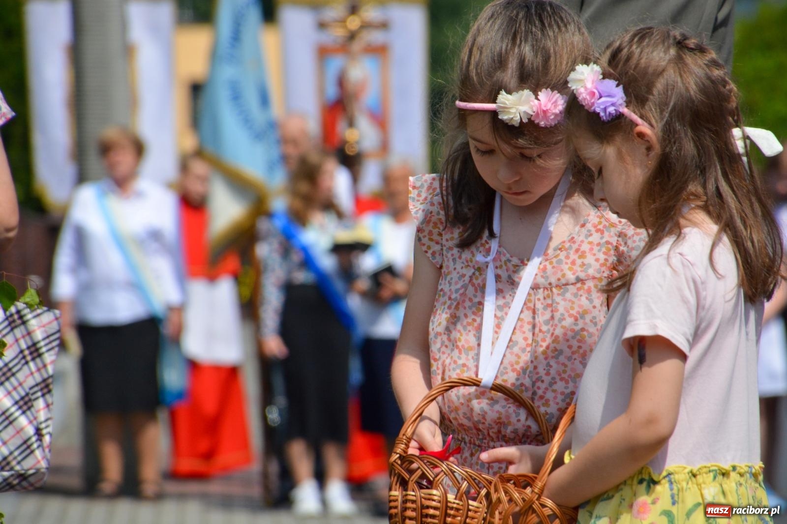 Zdjęcie w galerii na portalu naszraciborz.pl: Procesja Bożego Ciała na Ostrogu [FOTO i WIDEO] wiadomości z regionu