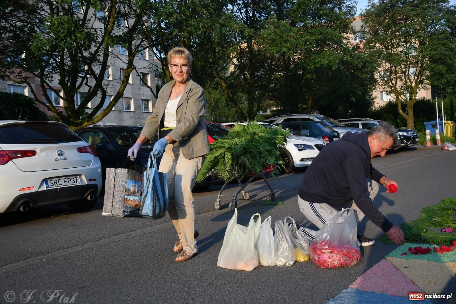Zdjęcie w galerii na portalu naszraciborz.pl: To oni pięknie przystroili Nowe Zagrody i teren wokół kościoła Matki Bożej  wiadomości z regionu