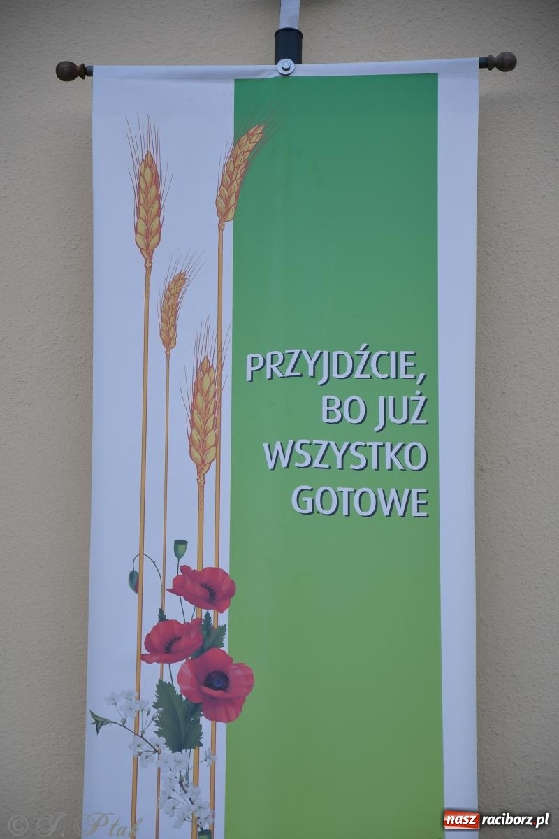 Zdjęcie w galerii na portalu naszraciborz.pl: To oni pięknie przystroili Nowe Zagrody i teren wokół kościoła Matki Bożej  wiadomości z regionu