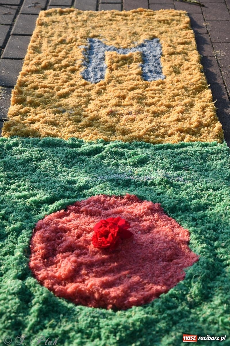 Zdjęcie w galerii na portalu naszraciborz.pl: To oni pięknie przystroili Nowe Zagrody i teren wokół kościoła Matki Bożej  wiadomości z regionu