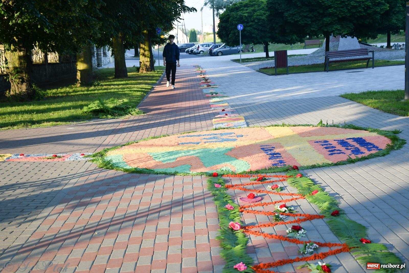 Zdjęcie w galerii na portalu naszraciborz.pl: To oni pięknie przystroili Nowe Zagrody i teren wokół kościoła Matki Bożej  wiadomości z regionu