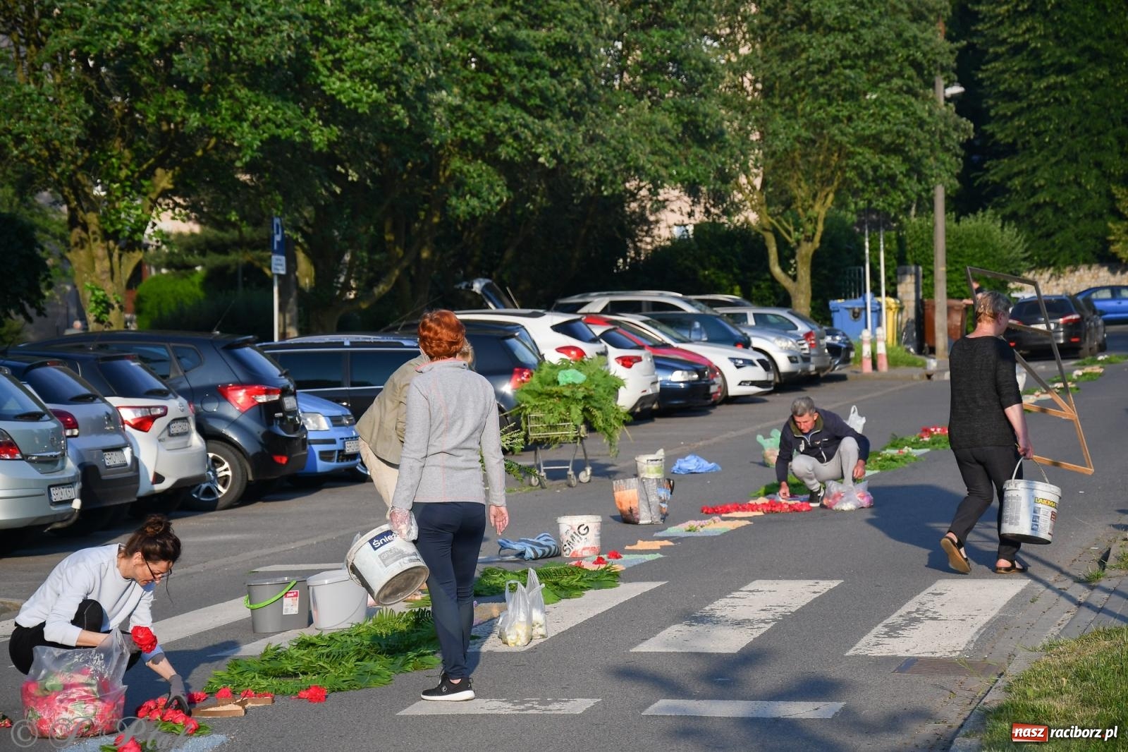 Zdjęcie w galerii na portalu naszraciborz.pl: To oni pięknie przystroili Nowe Zagrody i teren wokół kościoła Matki Bożej  wiadomości z regionu