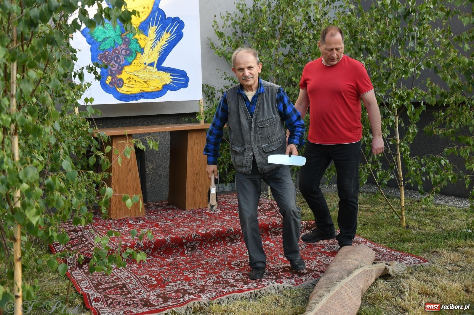 Zdjęcie w galerii na portalu naszraciborz.pl: To oni pięknie przystroili Nowe Zagrody i teren wokół kościoła Matki Bożej  wiadomości z regionu